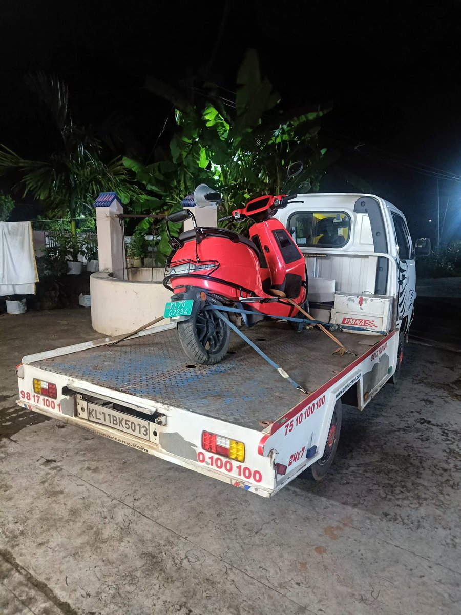 Arafashaji's tweet photo. @bhash @OlaElectric 
This message is from the most unsatisfied customer. You as a company treated me as a beggar, for the services you are obliged to provide. My scooter is with your respected service team for 3 weeks and I am not getting any reply.
Shajahan 
9809274177
KL70G7234 https://t.co/wpd1S60weM
