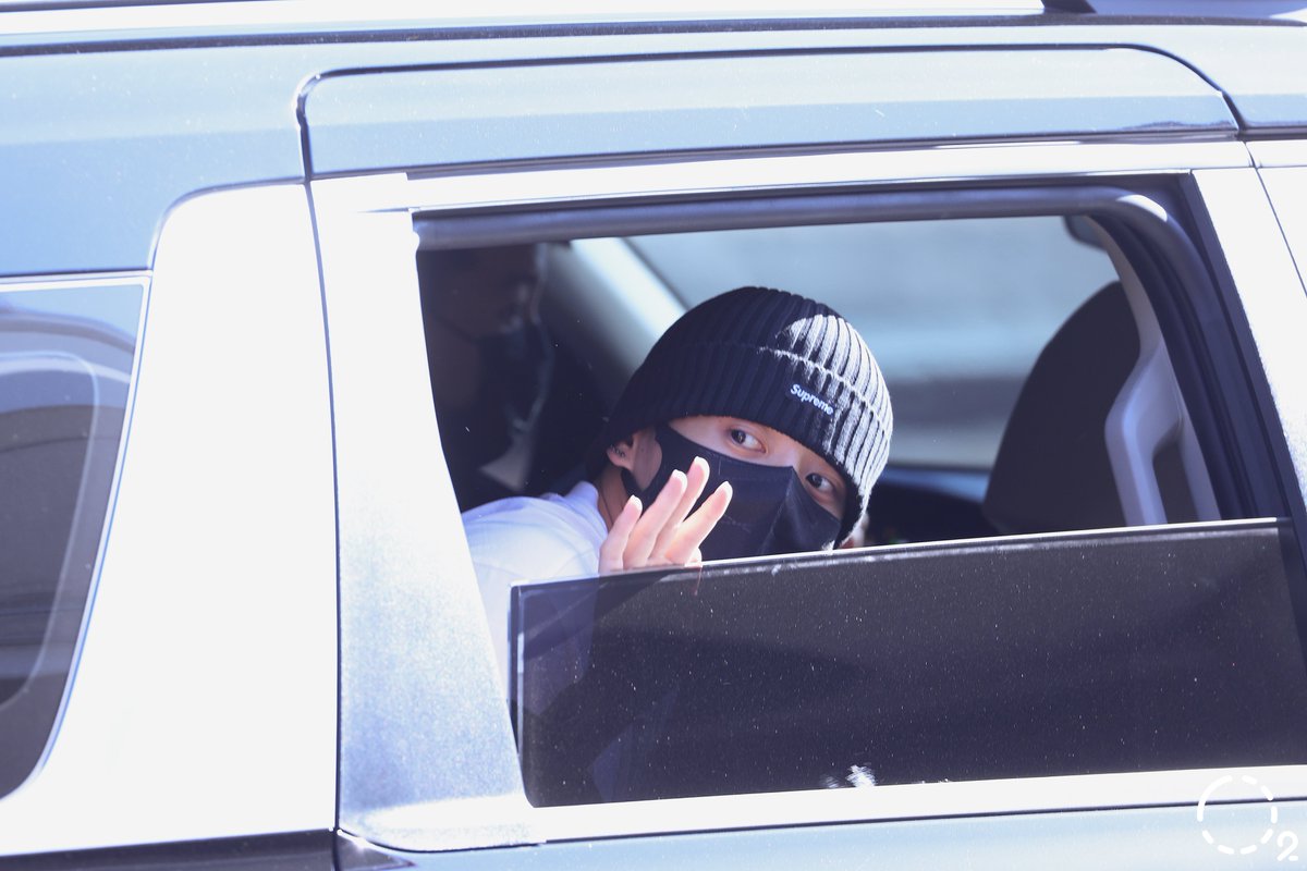 _oxygenO2's tweet image. 231020 정국 김포 입국

₍ᐢ..ᐢ₎♡̷̷̷ ༘☆

#정국 #JK #BTS #방탄소년단 
@BTS_twt