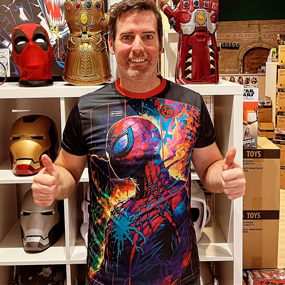 frikipolis's tweet photo. ¡Hoy es el día de Spiderman 2! Y lo celebro con estas camisetas solidarias de @spibairon 

Preguntadles y haceos con una que cuantas más camisetas cojamos más sonrisas sacaremos a los peques. 

¡Enhorabuena por vuestra labor chic@s! #spiderman2ps5 https://t.co/IMw8tYNyDj