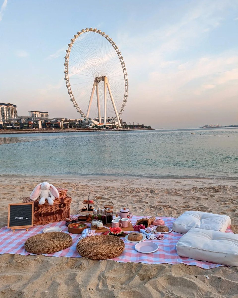 يقدّم لكم شاطئ جي بي آر الإطلالة المثالية ليوم لا يُنسى!😍🌅 📸 brunchingdubai 📍@JBR_AE #زوروا_دبي