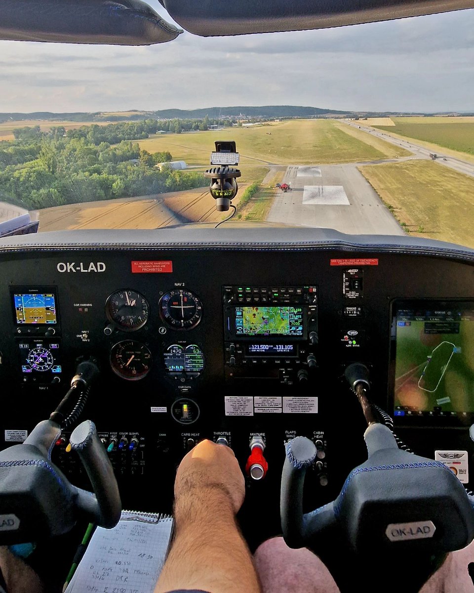 volantis4pilots's tweet photo. During training, we spotted a hot dog stand on the old runway! Such a shame that we cannot land 😎.
#runway #landing #studentpilot #studentpilots #flightschool #airplane #cessna #letadlo #Pilot #pilotinstructor  #aviation #pilotlife #aviationlovers https://t.co/3ipAOZXogz