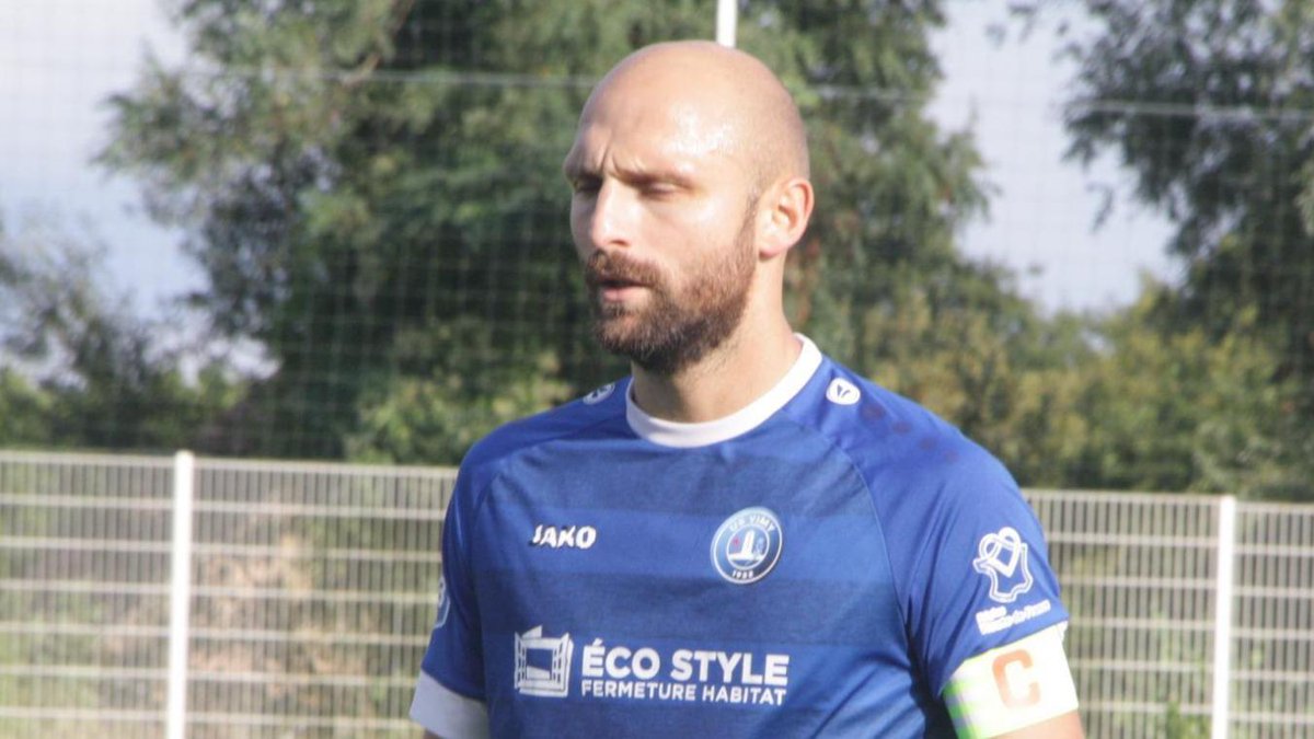 #Football (National 3) : Vincent Calderara vient de monter dans le navire vimynois mais en est déjà le capitaine lavoixdunord.fr/1387001/articl…