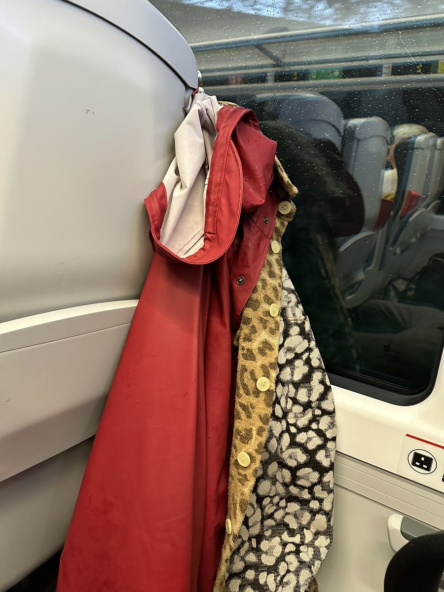 Danny Robins tweet media