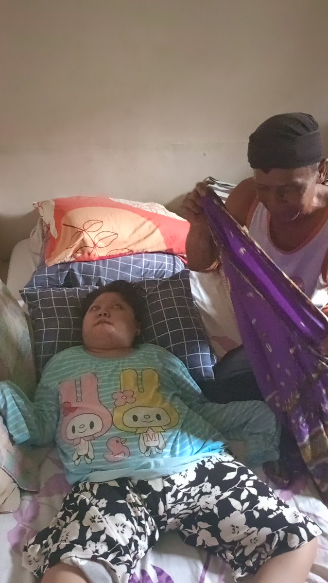 mochamadlucky's tweet image. Ironi Abah kuncen yang tidak pernah melihat senyuman anaknya yang radang otak selama 21 tahun

A Thread