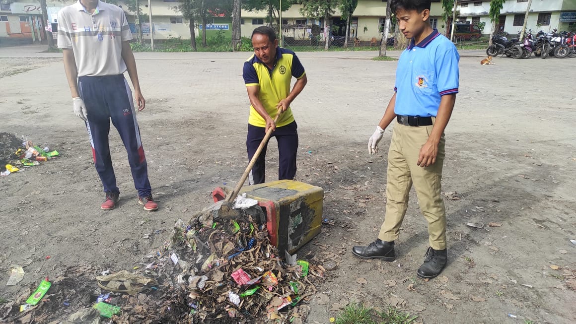 CSPESDU17092009's tweet photo. Swachchata Hi Sewa....
Observation of Gandhi Jayanti
Cleanliness program an initiative of CSPESDU & 46 ASSAM MED COY NCC, DU UNIT. DATE: 02.10.2023
#ercncte #NCTE #dibrugarhuniversity #CMOASSAM #cspesdu #physicaleducation https://t.co/Q4SGlPRz5c