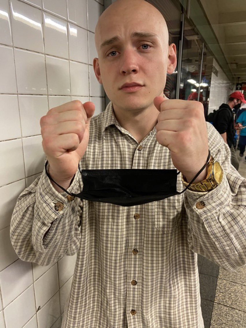 Dire Straits of Hormuz 🇲🇾🇸🇬🇵🇸🇫🇷 tweet media