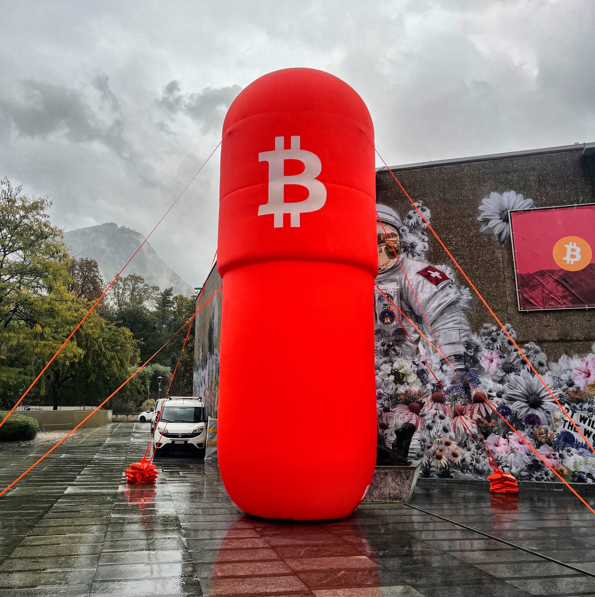 ry3t_official's tweet photo. Welcome to @LuganoPlanB We keep you posted for the next 2 days.💊
#Bitcoin #planb #ry3t https://t.co/xbzdwklXJ4
