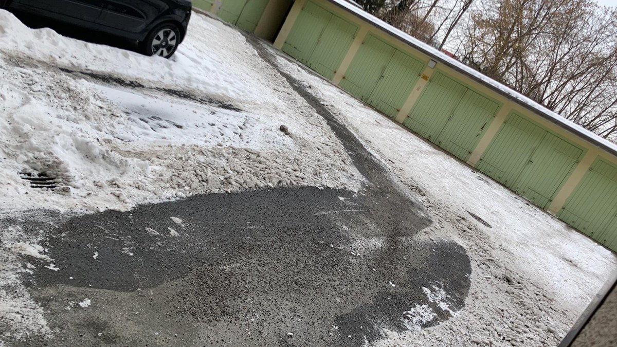 ASAwinterdienst's tweet photo. Vorher -> Nachher 
#winterdienst #winterdienstbilder #streugut https://t.co/nmBboewSlT