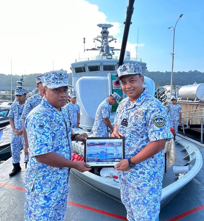 “Motivating Employees to work at their full potential is the main premise of successful management” - Eraldo Banovac

#VenomCrew3511
<a href="/tldm_rasmi/">Royal Malaysian Navy</a> 
<a href="/Mawilla_1/">MAWILLA 1</a>