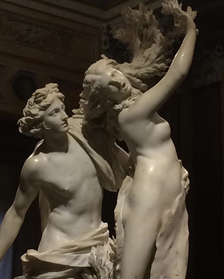 VIOLA_MARTELLA's tweet photo. #ApolloEDafne a @SalaLettura “ Dafne ninfa amata da Apollo, per sfuggire al dio chiede aiuto al padre Peneo , che la trasforma in albero di alloro, Apollo amerà in eterno Dafne è così che l’alloro diventerà il simbolo dell’eternità, della gloria, dell’arte e della poesia.” #20ott https://t.co/PrGR5Yxsev