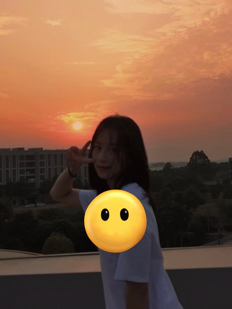 Aw212126's tweet photo. 同学朋友圈更新了，配合库存图返场���波

#扫楼 ＃骚鞋  ＃射鞋  #臭鞋 #足控 #臭脚 #船袜 ＃白袜 #运动鞋 #小白鞋 #足控 #足交 #街拍 #射脚 #射屏 https://t.co/4MMOWqSIuW