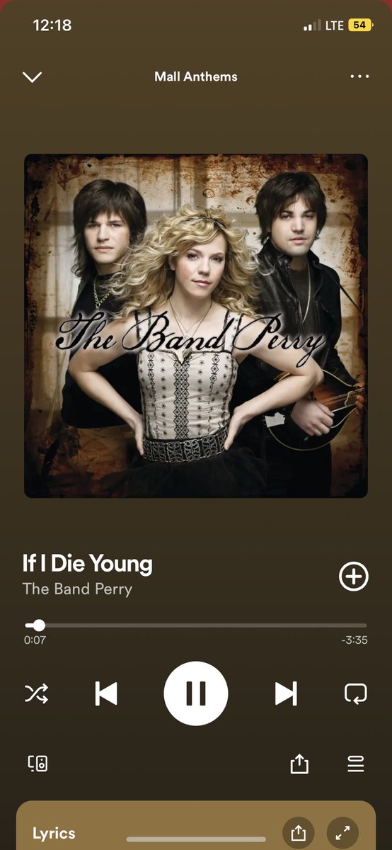 maicitaa's tweet photo. THIS ISNT A TAYLOR SWIFT SONG????? https://t.co/8Bl9aGVfKL