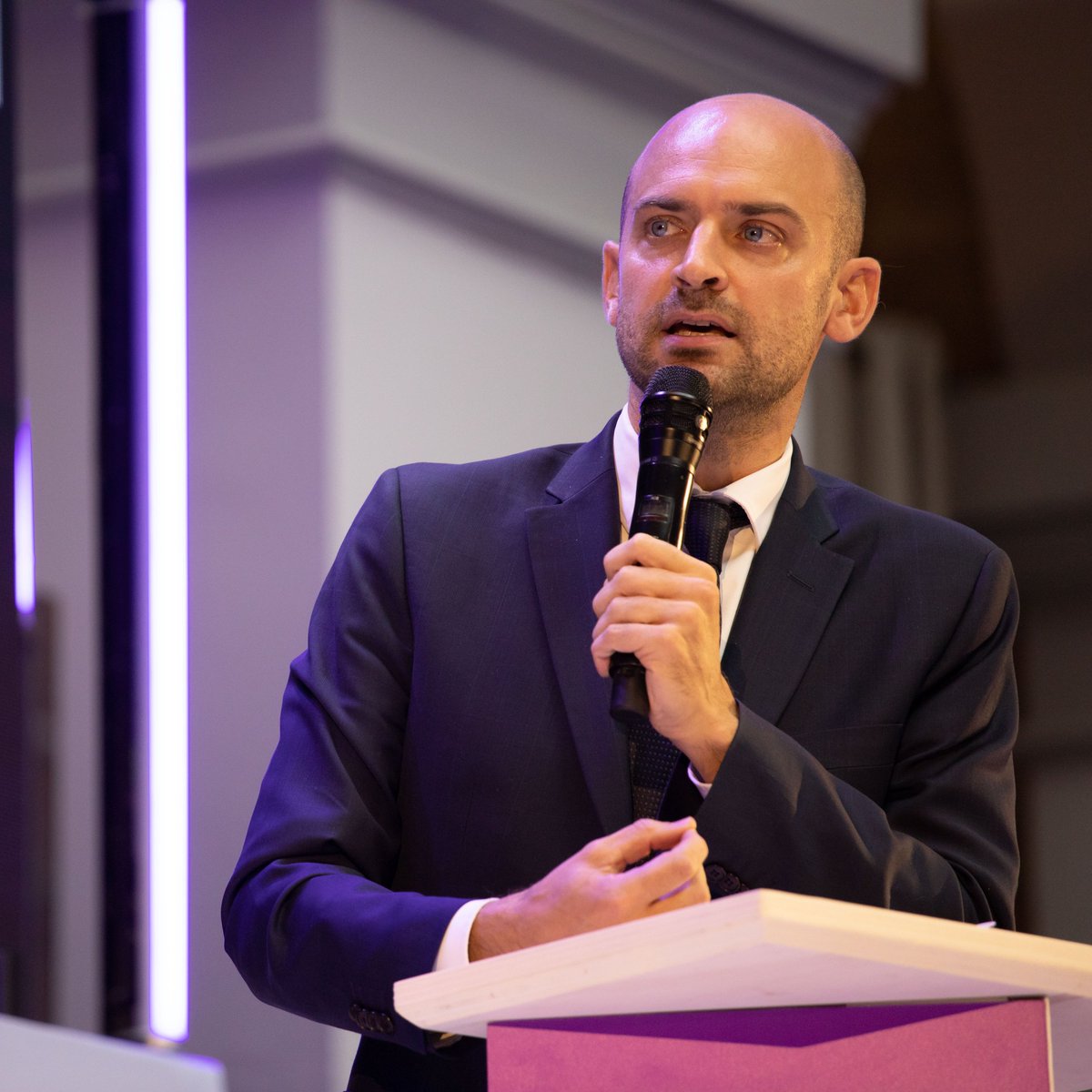 jnbarrot's tweet image. À Bordeaux, pour @NumEnCommuns, nous avons officialisé notre feuille de route pour l'inclusion numérique. À toutes celles et ceux unis par le souhait de faire émerger un numérique d’intérêt général à la fois inclusif, éthique, durable, ouvert, accessible et souverain : merci !