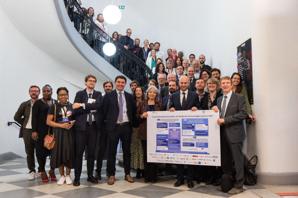 jnbarrot's tweet image. À Bordeaux, pour @NumEnCommuns, nous avons officialisé notre feuille de route pour l'inclusion numérique. À toutes celles et ceux unis par le souhait de faire émerger un numérique d’intérêt général à la fois inclusif, éthique, durable, ouvert, accessible et souverain : merci !