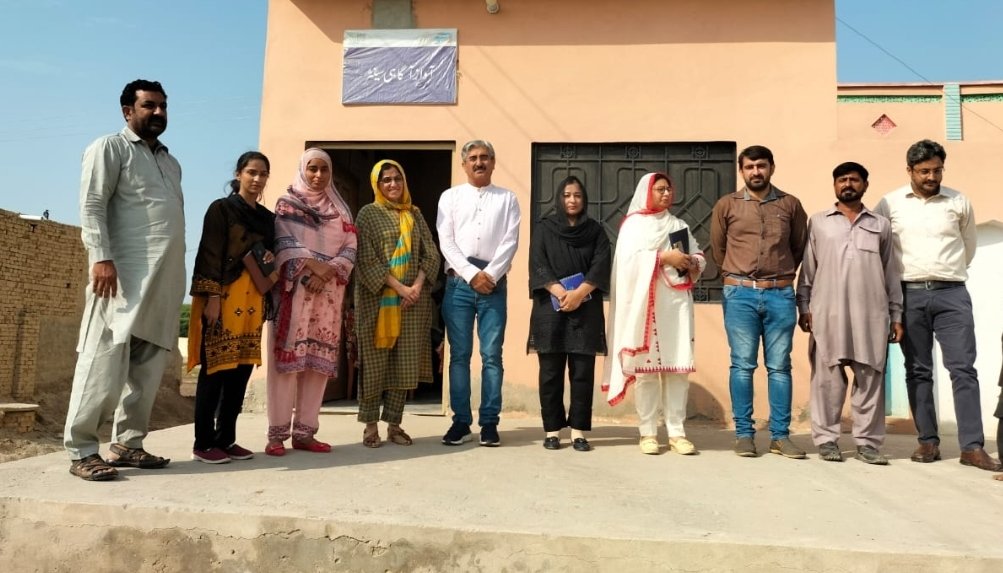 amahmood72's tweet photo. Inspired by my conversation with the Village Forums in #Vehari. Members shared their incredible efforts to address #childmarriage, #GBV, and promote change. Together, we're making a difference!  #AawazII #EndChildMarriage #GBV
@shahnawazdostpk https://t.co/F6Jw5bbukJ