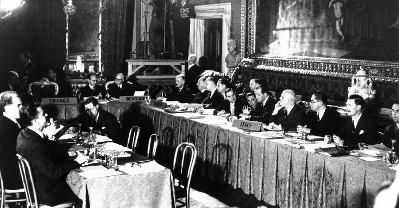 On 4 November 1950 the European Convention on Human Rights was signed in Rome.

All 46 Council of Europe member states have signed up to the #ECHR, a treaty designed to protect people's #HumanRights and basic freedoms. 

#CoEHistory #OnThisDay