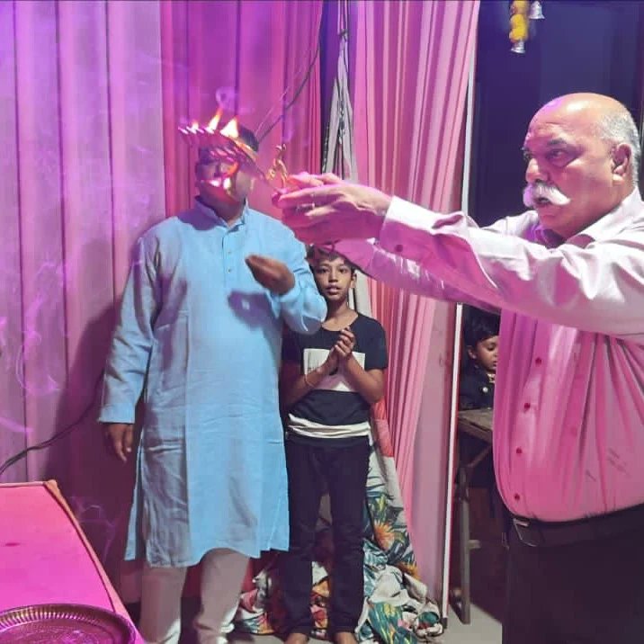 TarunBarotOffi1's tweet photo. કર્ણાવતી રિવેરા,નવા મણિનગર, નરોડા વિસ્તારમાં શ્યામવિલા ગ્રીન સોસાયટીમાં,  નારાયણપુરામાં આકાશગંગા ફલેટ ખાતે માતાજીની આરતી ઉતારી ગરબામાં હાજરી આપી.🙏
#Navratri2023 #ahmedabad https://t.co/jn2ZJXWtx8