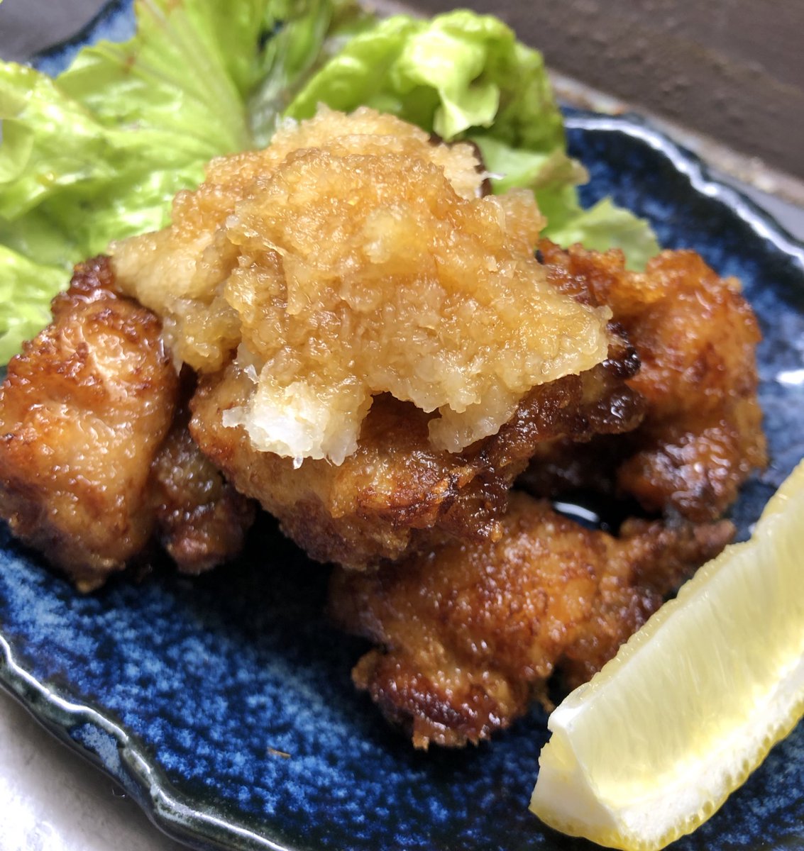 GINZA300BAR's tweet photo. 8丁目店今週のオススメフードより

『右肩ラリアット』

おろしポン酢唐揚げです。
お待ちしております！

#GINZA300BAR #300bar #コリドー街 https://t.co/Aw9TNnFP0H