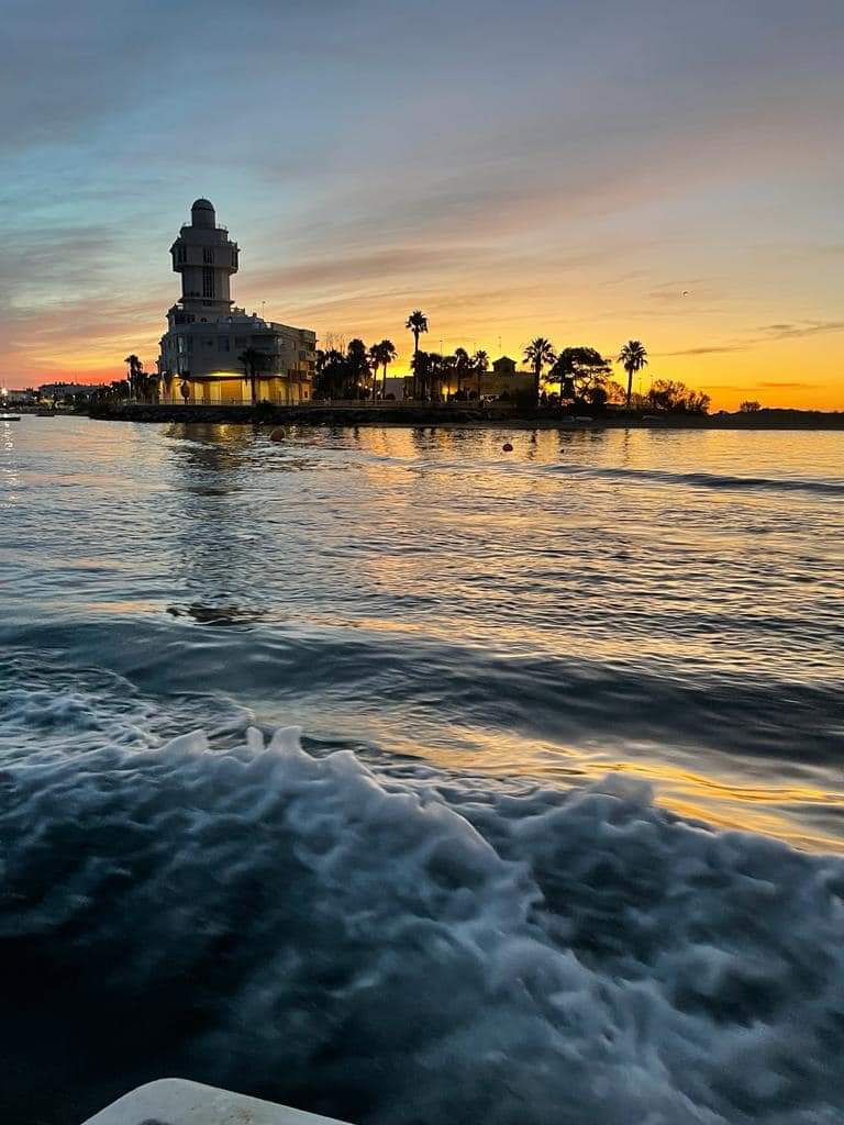 ElMarDeIsla's tweet photo. El amanecer 🌅 en Isla Cristina, es un espectáculo natural que vale la pena disfrutar https://t.co/ixW6WKOTge
