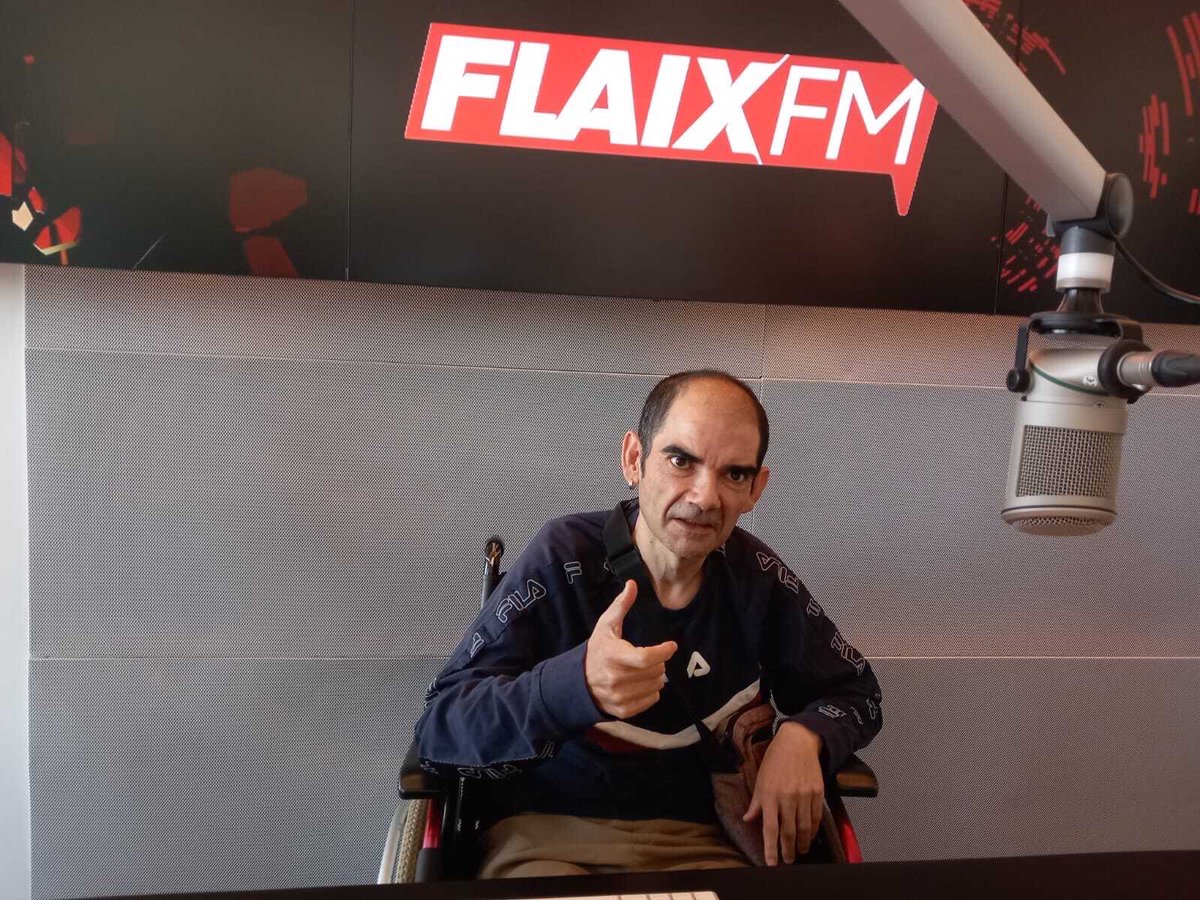 supportgirona's tweet photo. 🎵Ahir en Jose Antonio va tenir l’oportunitat d’escoltar en directe el seu programa preferit, @flaixmati!! 👌🏼 https://t.co/oSsVgxHozx