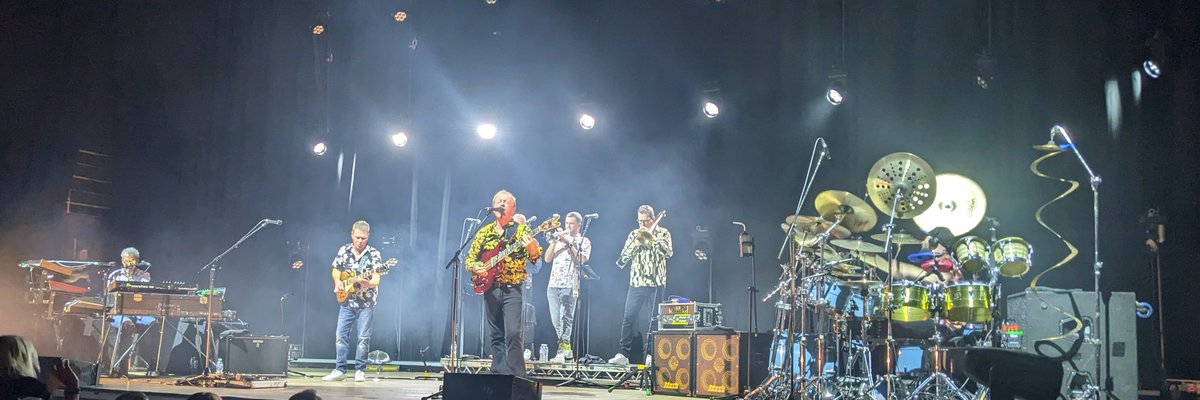 AmandaL42's tweet photo. @markking Have a lovely birthday Mark. Enjoy the rest of your tour. x https://t.co/6wfGWPKVf0
