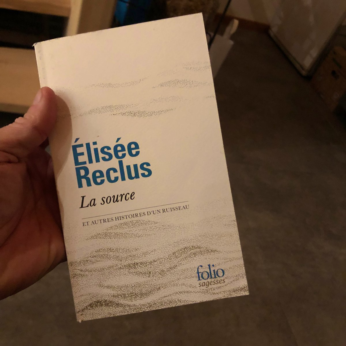 lecartographe's tweet photo. Tellement de poésie dans les textes de #Reclus.
« L’histoire d’un ruisseau, même celui qui naît et se perd dans la mousse, est l’histoire de l’infini »
#VendrediLecture https://t.co/ahDdgsBEC1