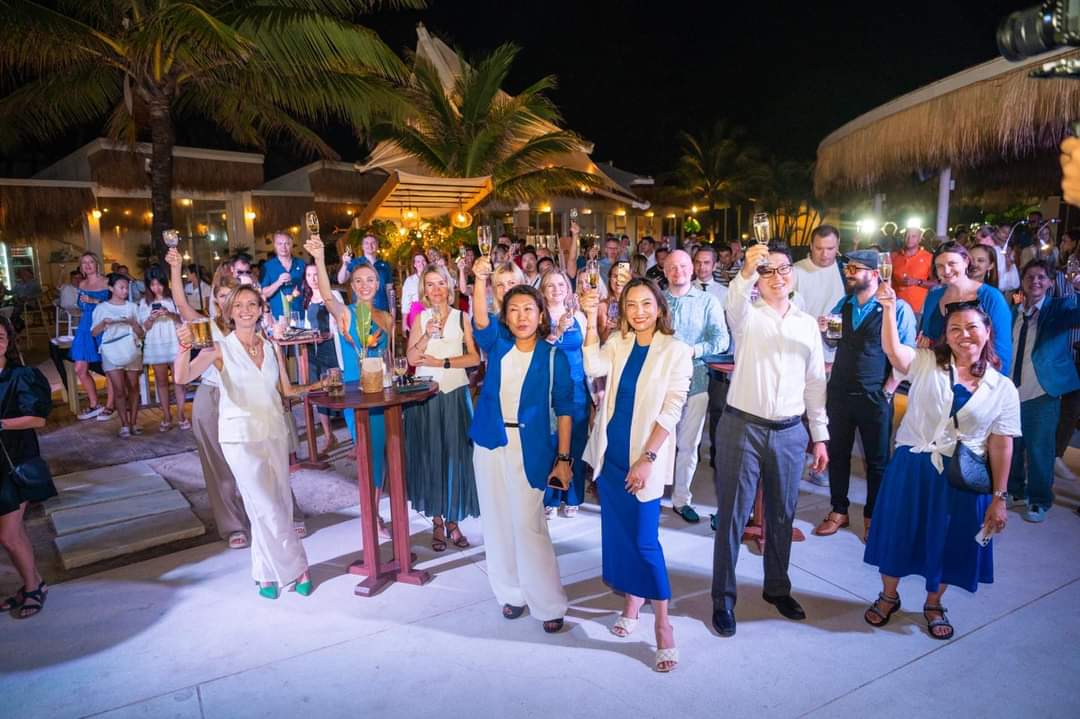Phuket is Sansiri's second home💙 Thank you Phuket Agents for joining us on this special occasion & we look forward to an even brighter future together. 
#SansiriAgentNight #YOUAreMadeForLife  #InternationalMarket #agencychannel #phuket #Thailand