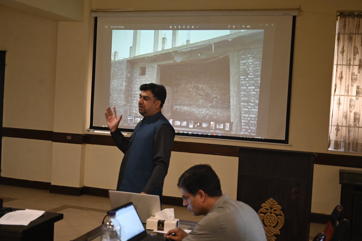 cpdi_pakistan's tweet photo. Peshawar: On the 4th day of the Public Participatory Expenditures Management (PPEM) training, Mr. Shamsul Hadi, Provincial Coordinator at CPDI, provided an orientation to the participants on Physical Audit. The CPDI and IL teams facilitated group work, allowing participants to practice conducting Physical Audits in the field. On the final day of the 4-day PPEM training, participants are learning about citizen scorecards and the physical audit of public buildings.