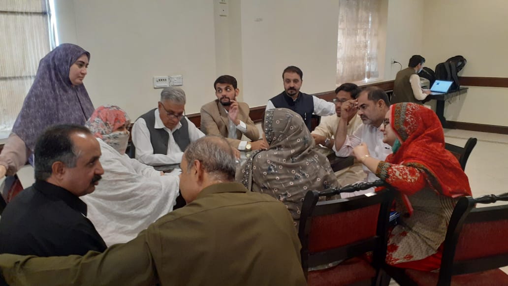 cpdi_pakistan's tweet photo. Peshawar: On the 4th day of the Public Participatory Expenditures Management (PPEM) training, Mr. Shamsul Hadi, Provincial Coordinator at CPDI, provided an orientation to the participants on Physical Audit. The CPDI and IL teams facilitated group work, allowing participants to practice conducting Physical Audits in the field. On the final day of the 4-day PPEM training, participants are learning about citizen scorecards and the physical audit of public buildings.