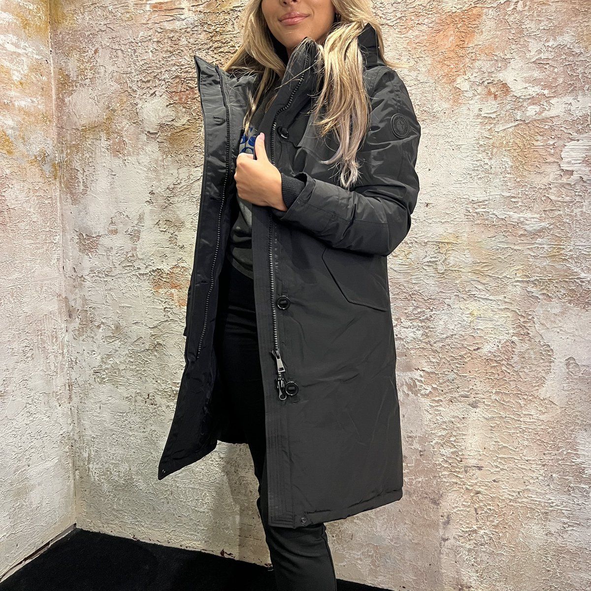 Have2Have072's tweet image. #new #airforce #Fishtail #true #black €299.99 #getailleerd #winter #jacket #women #instalook #mode #fashionable #collection #stylish #outfit #musthave #jas #jacket #warm #have2have #Alkmaar #fashionstore HAVE2HAVE.NL #ade