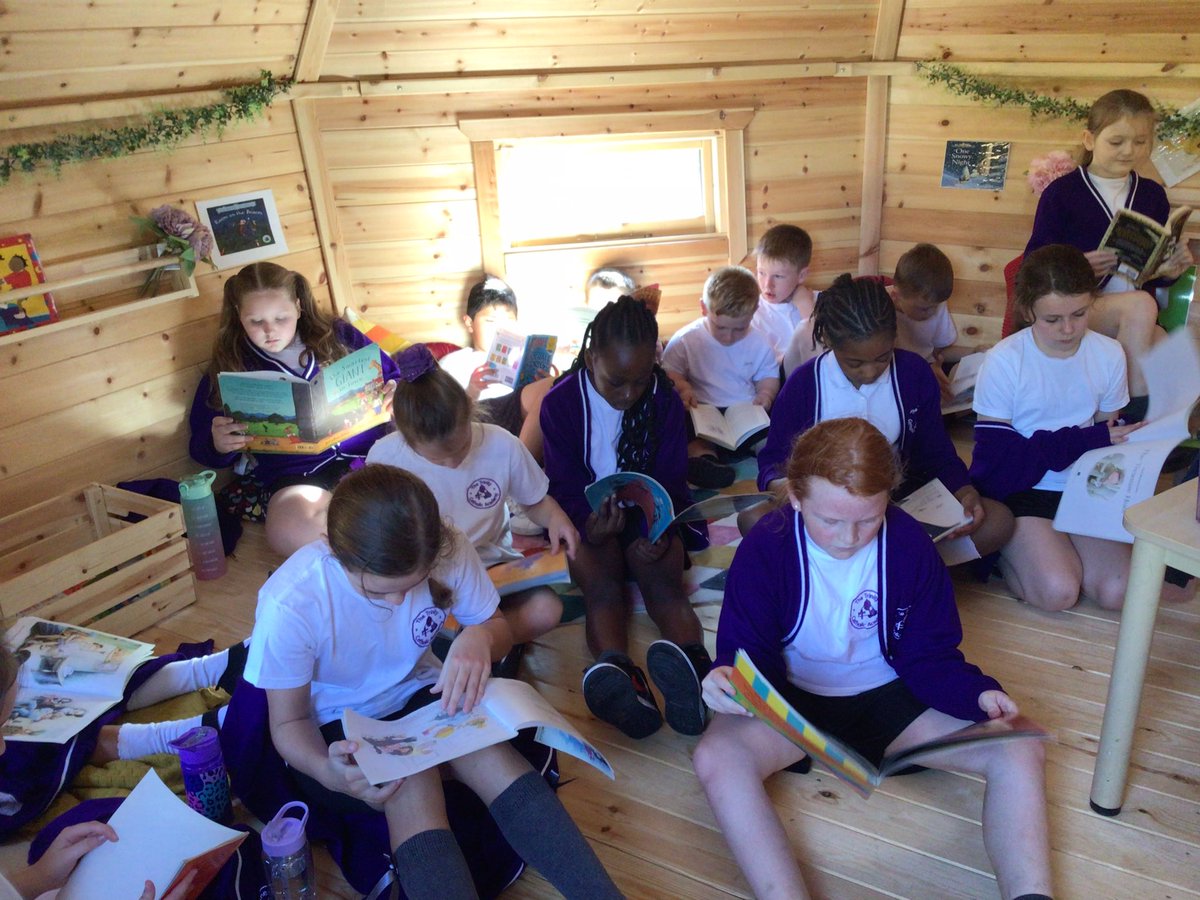 TheTrinityL5's tweet photo. Y5P have been enjoying reading for pleasure in our newly built Ark reading hut. @StJosephCMAT #Trinityreading ๐ https://t.co/UiYpTouMCK