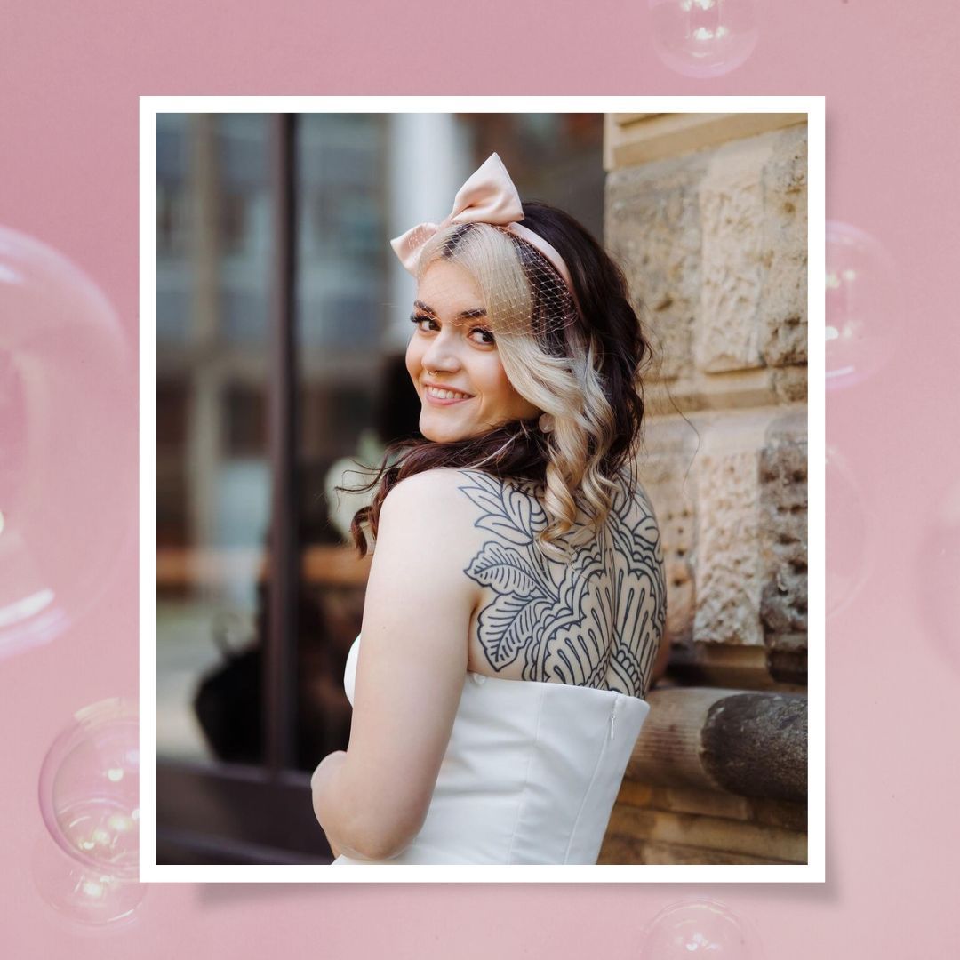 Elopement chic with a pop of pink! We love this look by <a href="/glamm/">myda</a>.by.sam that really showed off the bride’s personality and style, as well as her flawless skin. 💗💍

ℹ️ Pro portfolio: makemebridal.co.uk/wedding-hair-a…