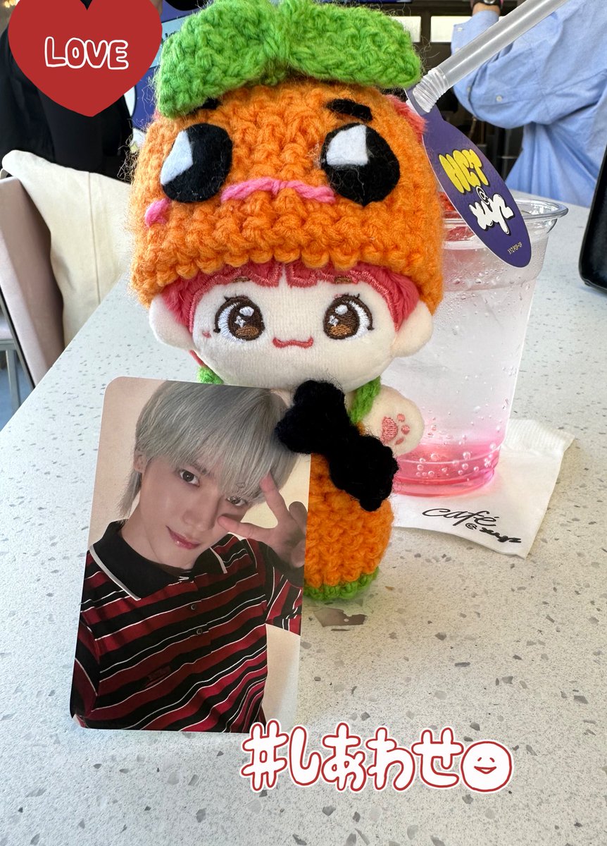 Rose0701127's tweet photo. NCT@XYZの入場特典はテヨン自引きでした🥹💚✨
滅多に無いことだけに嬉しい🥹💚✨
チングのチタリにも🎃ハロウィン帽子をソンムルして大集合🎃
NCTがたくさんで また行きたいな思える
素敵な空間だった〜🥹💚✨
 
#NCT #NCT127 #NCTDREAM #WayV #NCT_at_XYZ #XYZPOPUP https://t.co/tm7txJdxaF