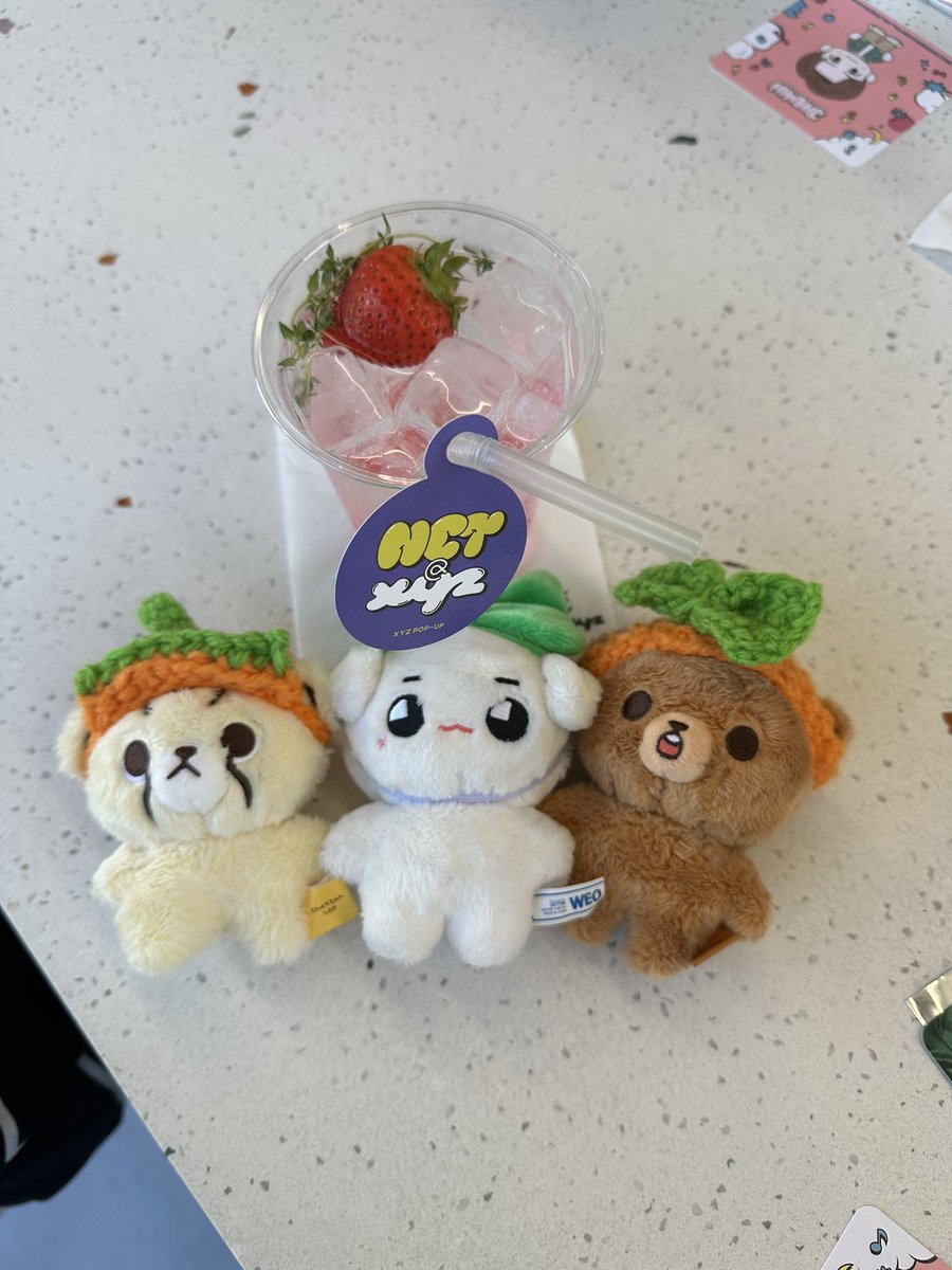 Rose0701127's tweet photo. NCT@XYZの入場特典はテヨン自引きでした🥹💚✨
滅多に無いことだけに嬉しい🥹💚✨
チングのチタリにも🎃ハロウィン帽子をソンムルして大集合🎃
NCTがたくさんで また行きたいな思える
素敵な空間だった〜🥹💚✨
 
#NCT #NCT127 #NCTDREAM #WayV #NCT_at_XYZ #XYZPOPUP https://t.co/tm7txJdxaF