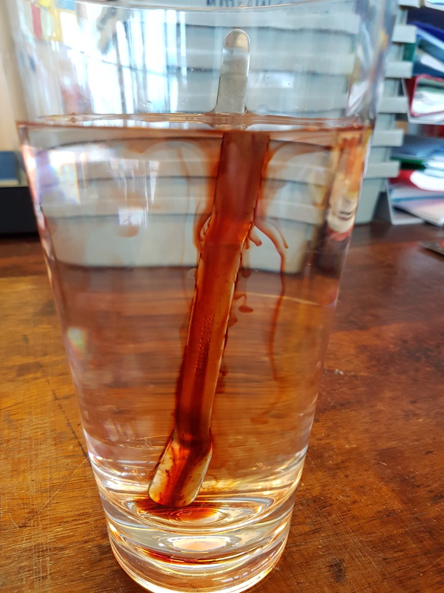 Google reminded me of some #spookychem demos I've done a few years ago... 
Let's walk down memory lane for this #spookymonth 
The bleeding spatula first with the help of some ammonium thiocyanate &amp; hydrogen peroxide. It's also a nice #refraction demo #spookyphysics 👻