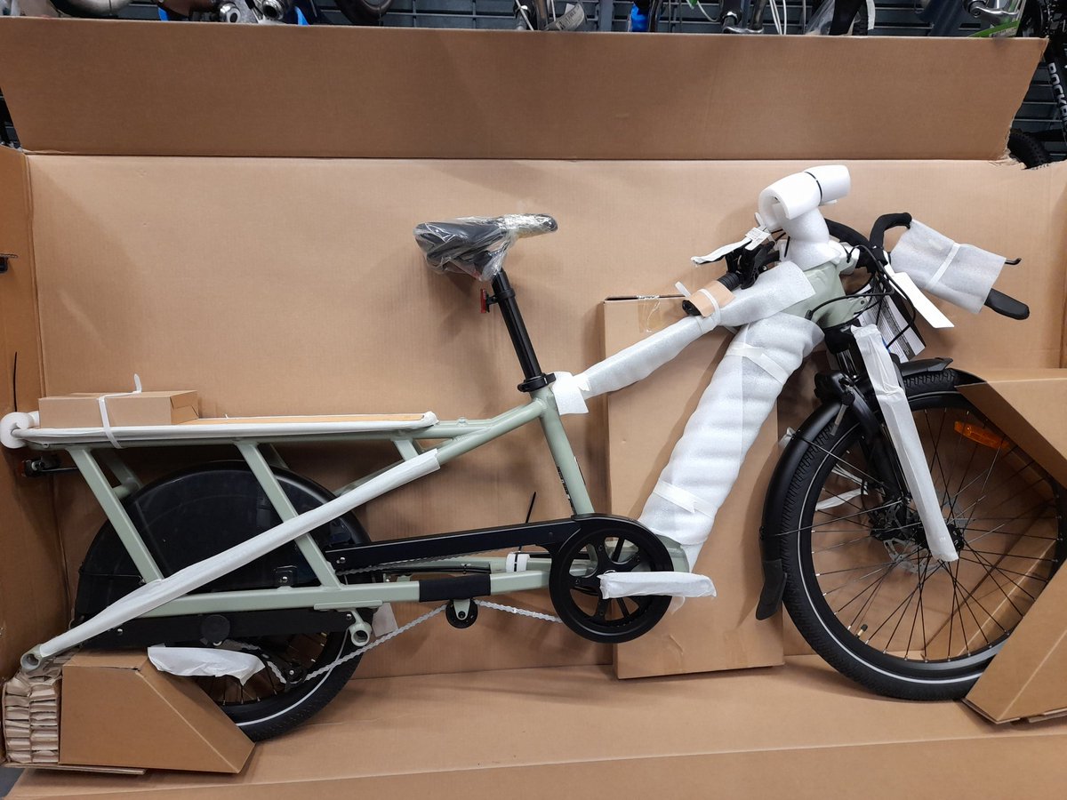 Il est arrivé. 
Cargo V2 en expo dans 2h à #atlantis