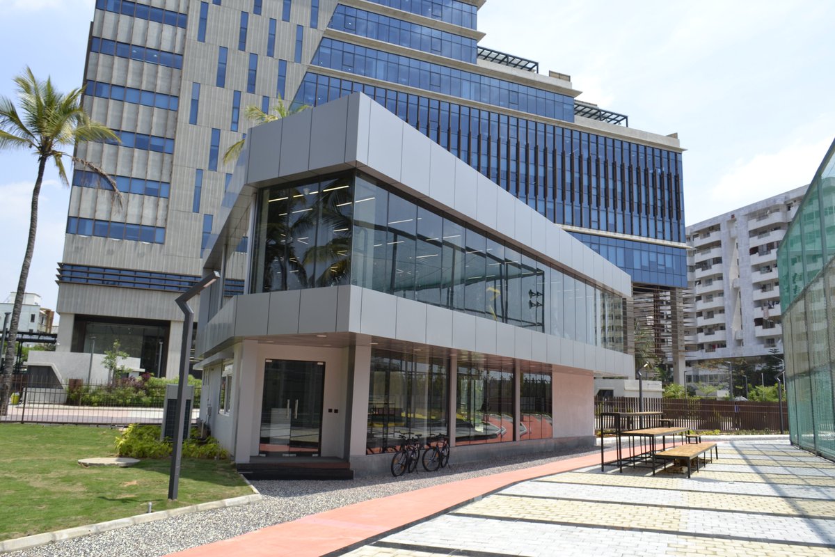 StudioMasons's tweet photo. The space features meeting pods, extra space for meetups, gyms, multiple leisure areas, jogging and cycling tracks. We are happy to see these spaces in action and will continue to push the boundaries of what's possible in the design and build exterior segment. https://t.co/e9LU82OEAe