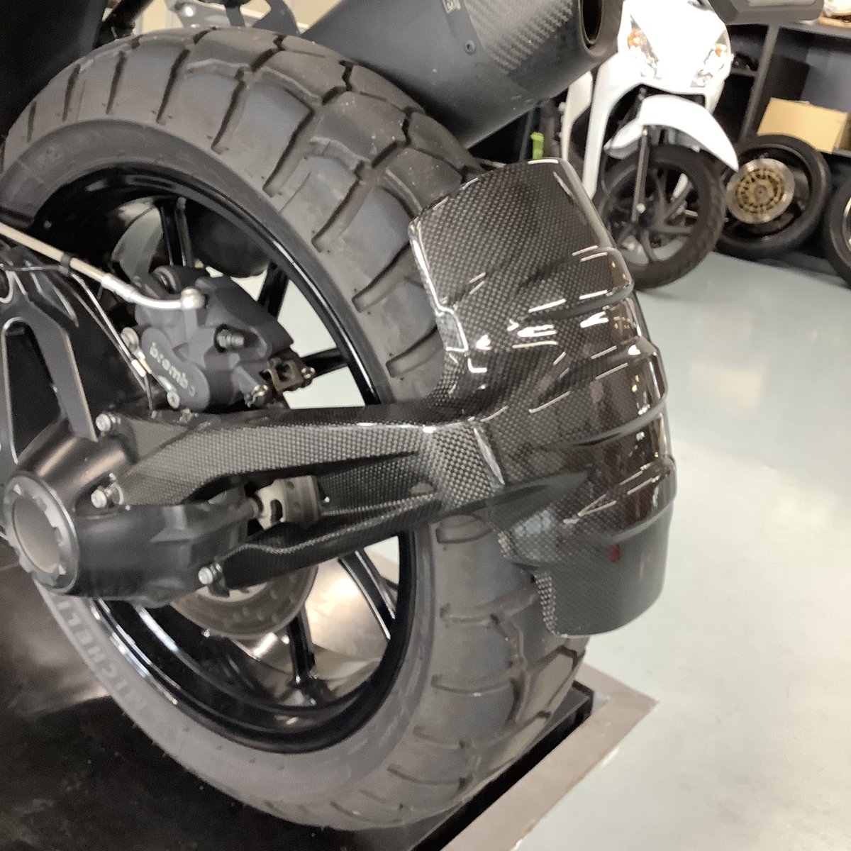 ricolandfukuoka's tweet photo. お客様の #BMW #R1250GS を #カスタム させていただきました。
超カッコいい~💕
#ツアラテック D7・D4フォグランプ同時装着、純正フォグランプの位置変更。
BMW電装部品取付時に出るerror表示回避の必需品 #CANsmart
同時にエアーホーンとテールランプ、カーボンパーツも取付
ご希望の方は当店まで https://t.co/E3UPCy3CPS