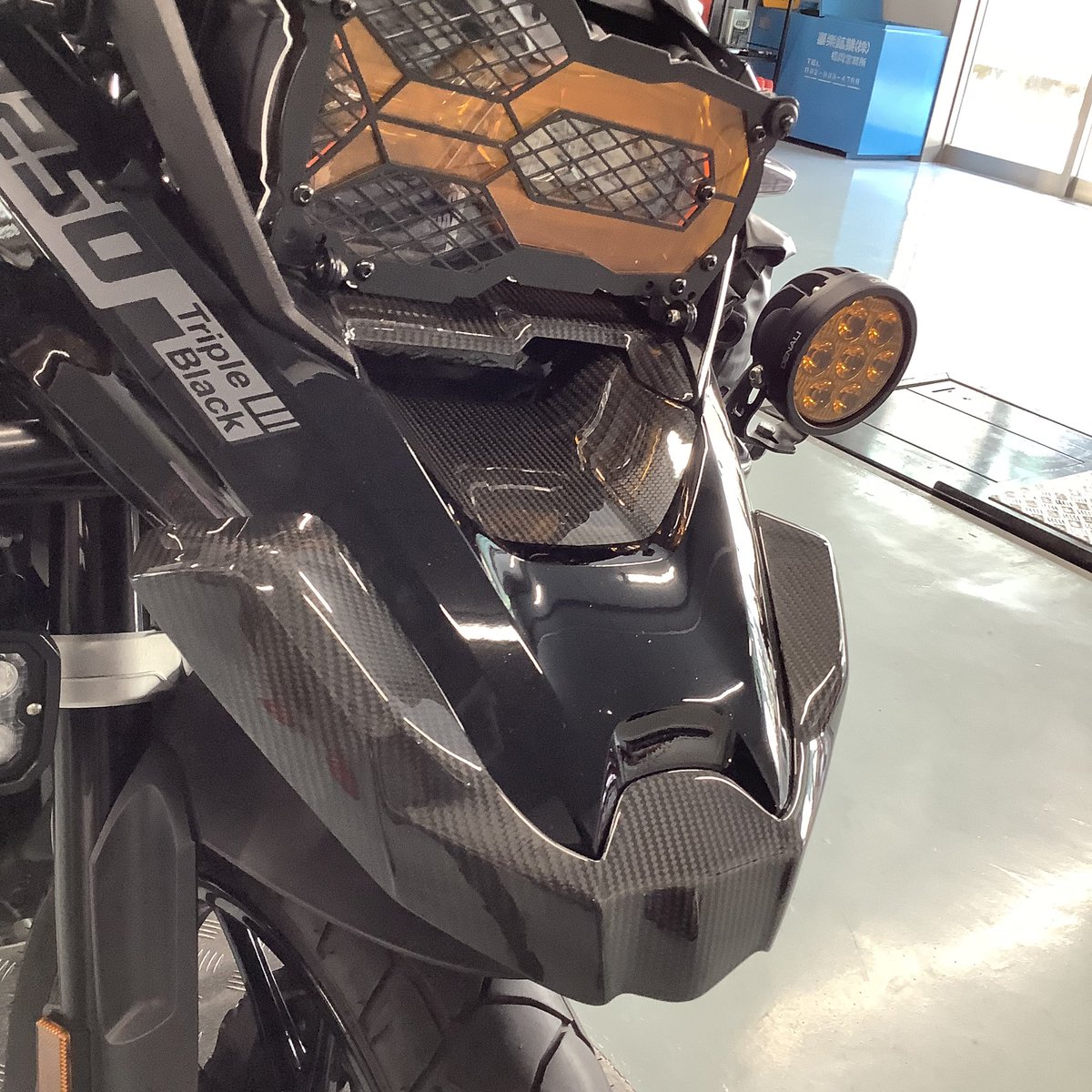ricolandfukuoka's tweet photo. お客様の #BMW #R1250GS を #カスタム させていただきました。
超カッコいい~💕
#ツアラテック D7・D4フォグランプ同時装着、純正フォグランプの位置変更。
BMW電装部品取付時に出るerror表示回避の必需品 #CANsmart
同時にエアーホーンとテールランプ、カーボンパーツも取付
ご希望の方は当店まで https://t.co/E3UPCy3CPS