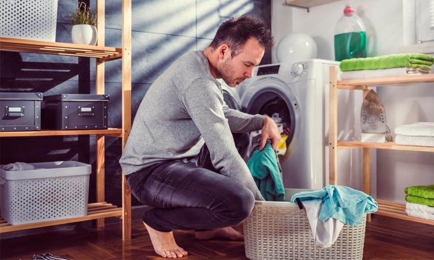 ademe's tweet photo. Nous avons beaucoup d'équipements électriques chez nous, de plus ou moins forte puissance.
➡️ Quand la demande d’électricité est importante, décaler l'utilisation de certains appareils devient parfois essentiel ! 
Explications avec l’@ademe 👉https://t.co/2DEqPMC3QA https://t.co/UsrTe4jAMU