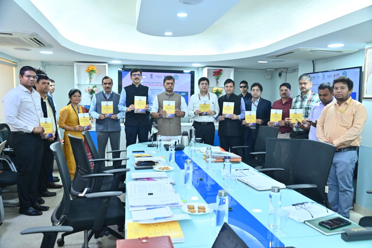 OfficeOfRKSingh's tweet photo. Hon’ble Minister for Power and New &amp; Renewable Energy Shri @RajKSinghIndia launched ‘Standard and Labelling (S&amp;L) Program’ for solar photovoltaic modules at Shram Shakti Bhawan today. https://t.co/QciDGxr7SG