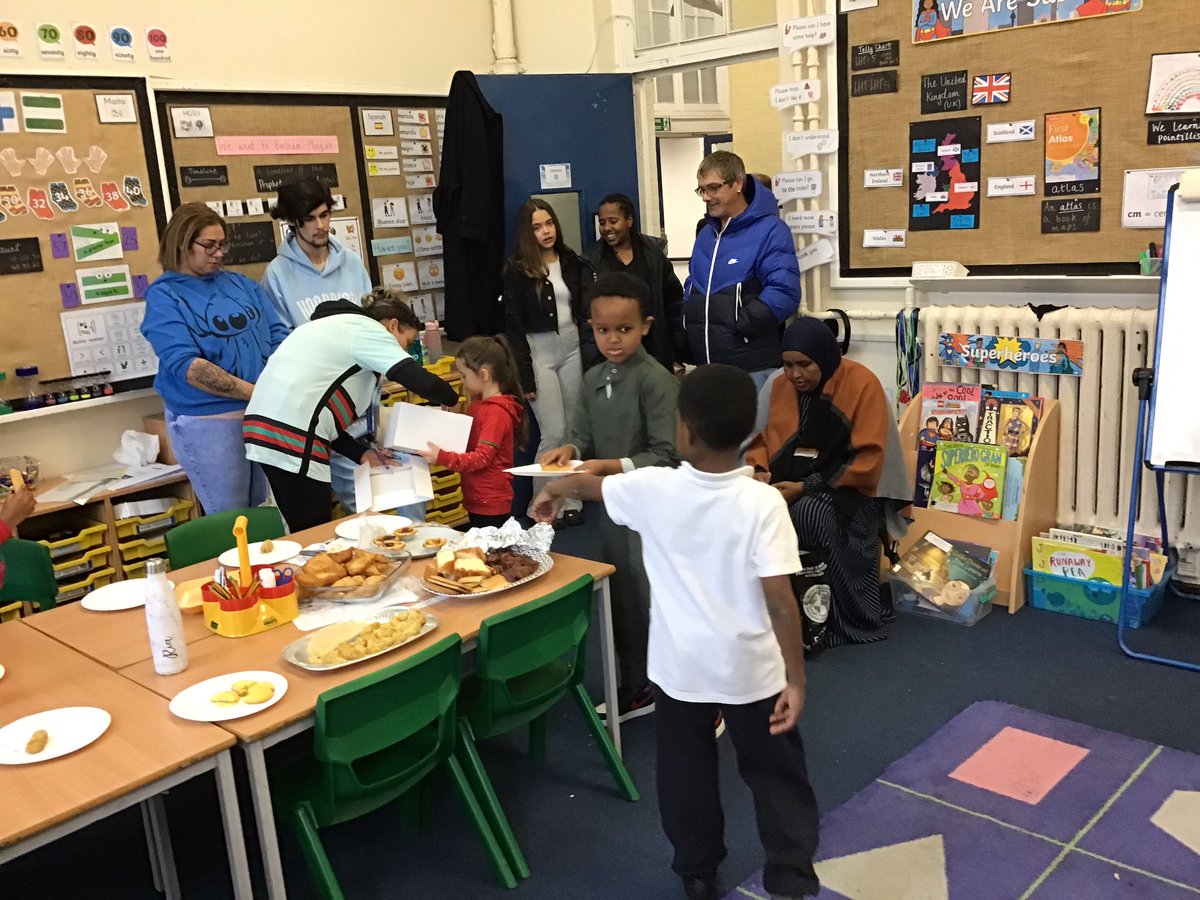 LarkHallPrimary's tweet photo. Year 2 have had a brilliant week for RE week. We’ve learnt so much about about focus religion Islam ☪️ and really enjoyed sharing food from our cultures on International Day #lhreweek #lhhgsu #lhtower #lhlondon #reweek https://t.co/70eSJf8mdU
