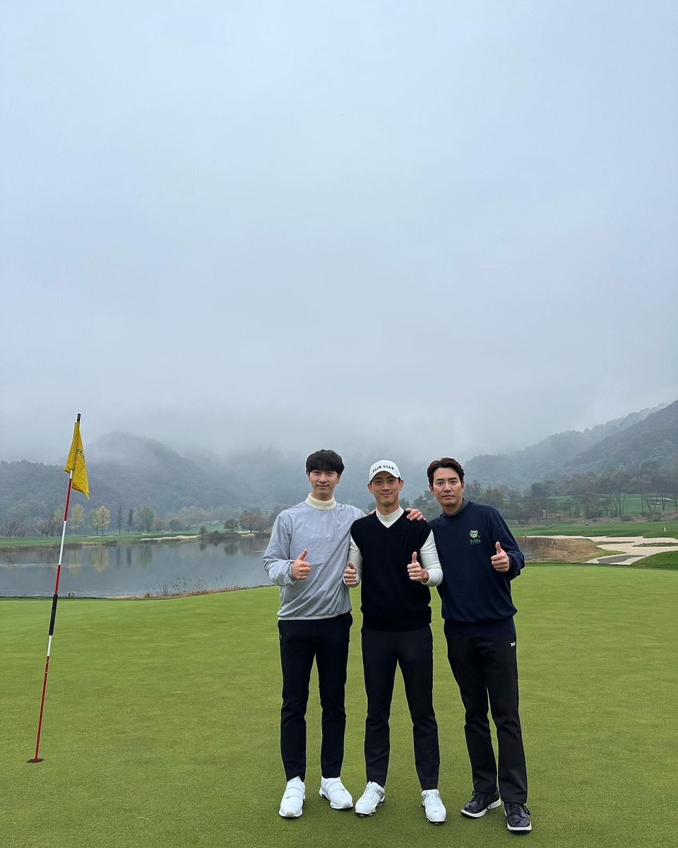 🍌 The full size of jooanpapa's IG post 🏌️‍♂️💜

1440x1800px

#찬성 #황찬성 #Chansung #HwangChansung #주상욱 #JooSangwook