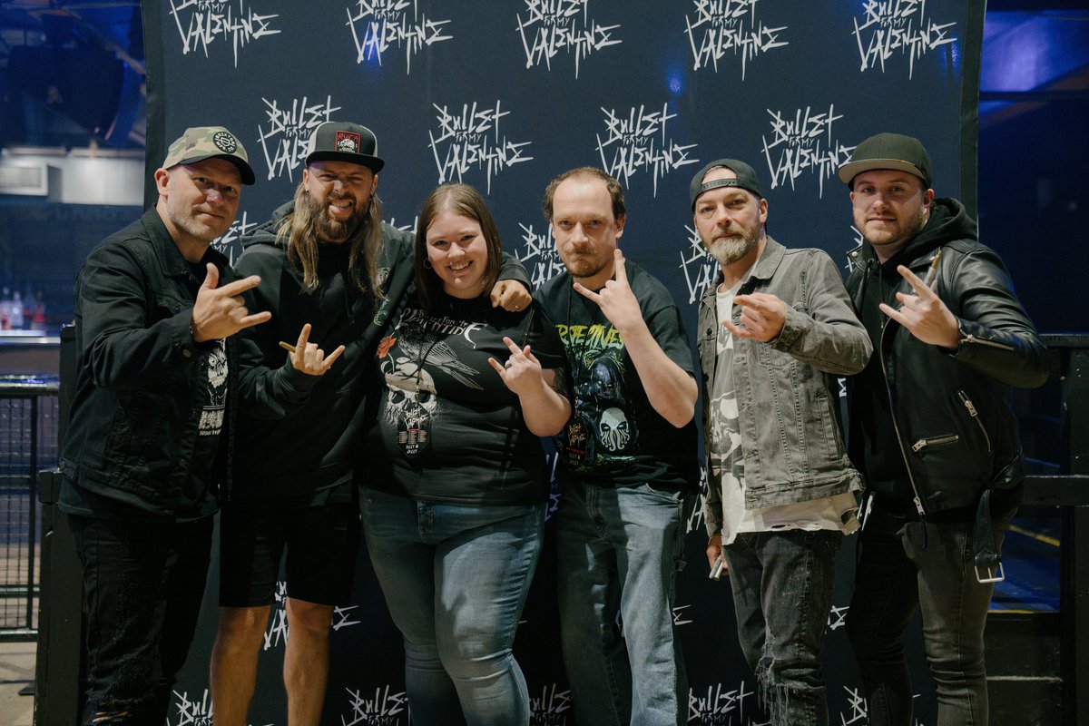 EricaPerwitz's tweet photo. I will cherish this moment forever 💕 Drove 5 hours to meet my idols. They were amazing😊 #bfmv #bulletformyvalentine #philly https://t.co/ruS2LbuMxN