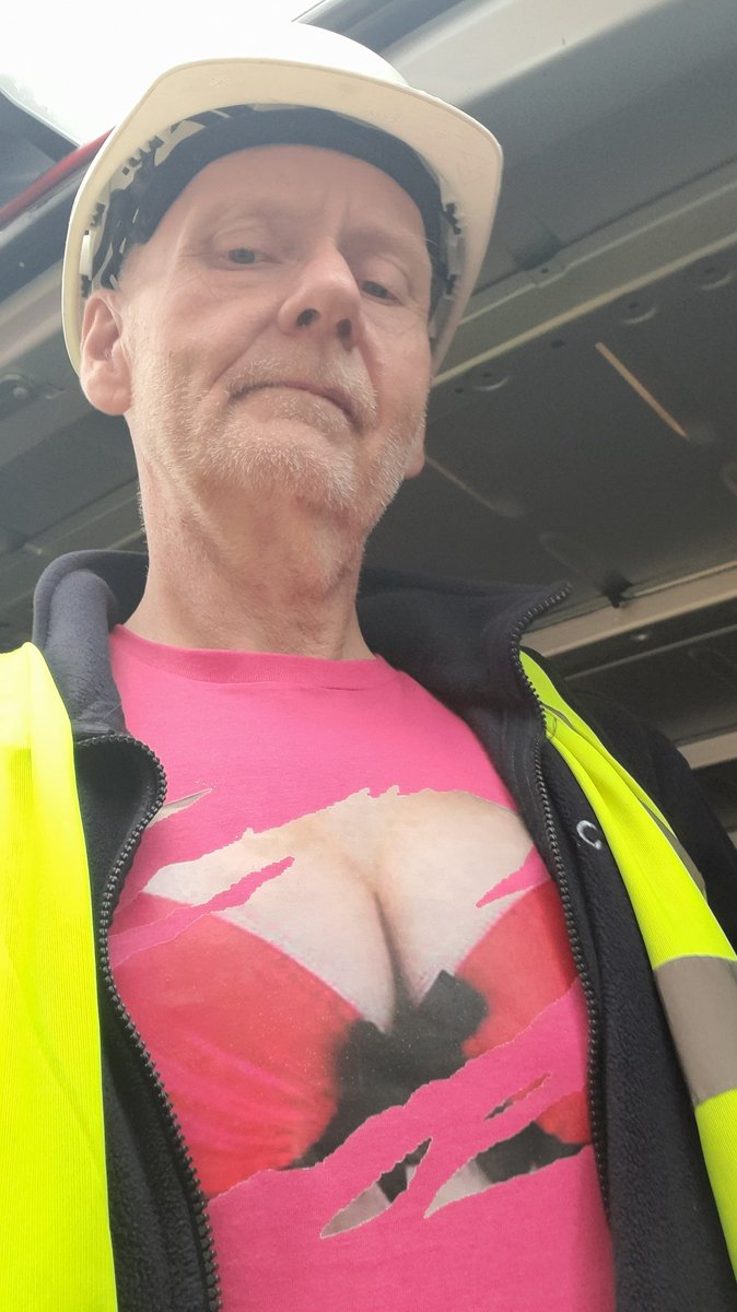 #musicgoespink
#WearItPink #SNG #CheckyourBoobs 
#BreastCancerAwarenessMonth #CoppaFeelPeople 
Wear the pink 🩷 &  @ady_hanson has set up a just giving page to help raise funds for breast cancer now so get donating if you can 👍link in comments