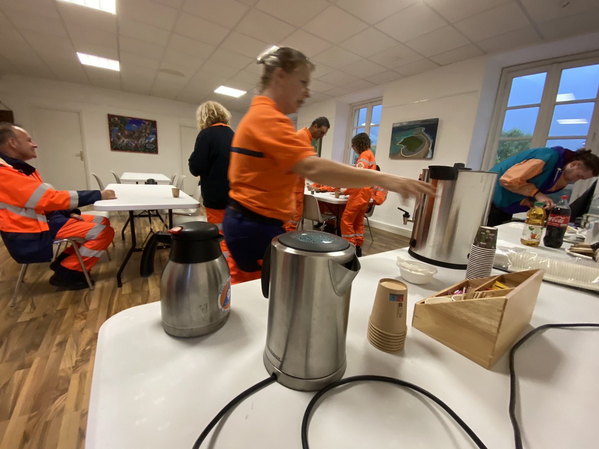 tokai06's tweet image. A la mairie de Saint Martin Vesubie la réserve communale de sécurité civile, arrivée en renfort de Nice au petit matin, se prépare à accueillir une trentaine de sinistrés évacués à cause de la montée. #AlerteRouge