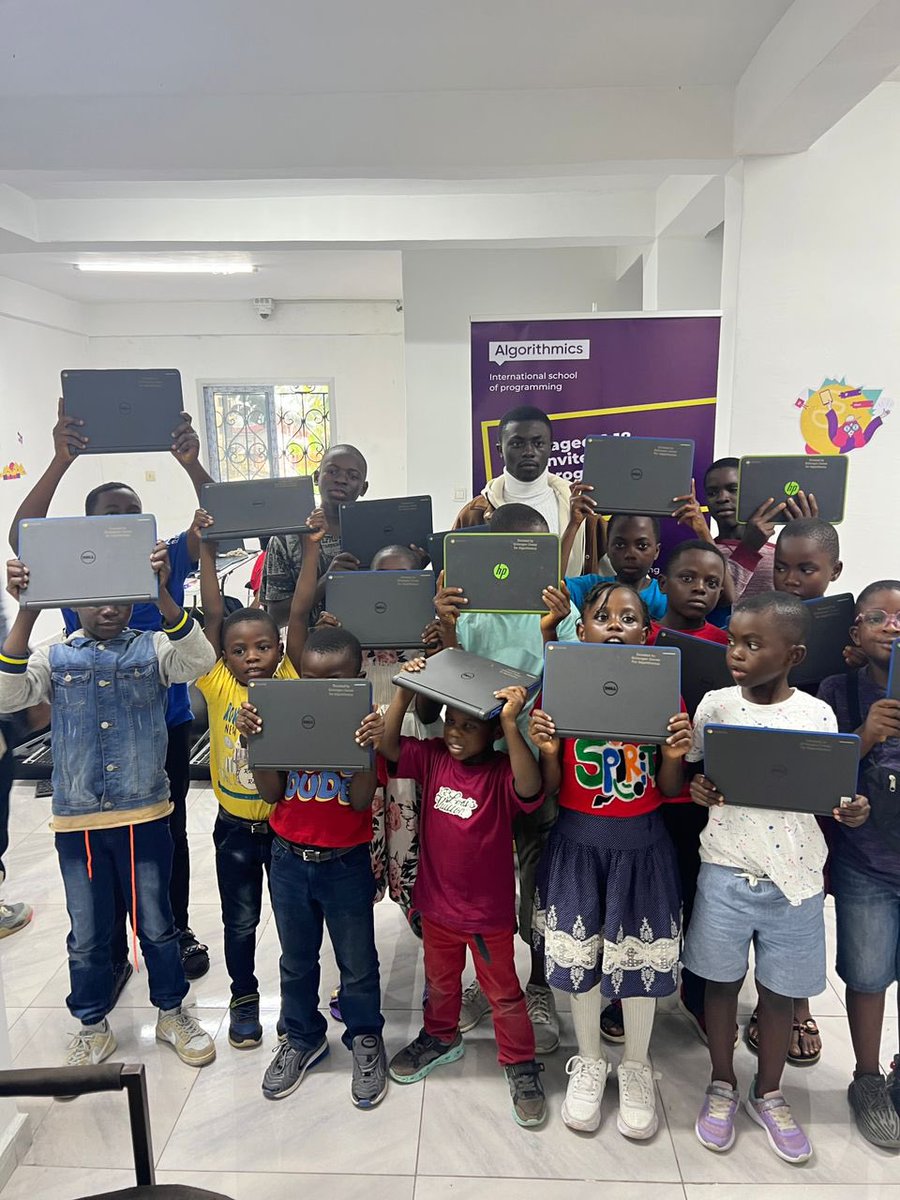 schengenowner's tweet photo. I'm happy my people received the 200 laptops I shared on my birthday last month in collaboration with Algorithmics Int’l School of Programming
This has motivated me to give additional 300 laptops to help students study programming and coding courses easily.
Call: 651844444 https://t.co/m2SQOr0n4r