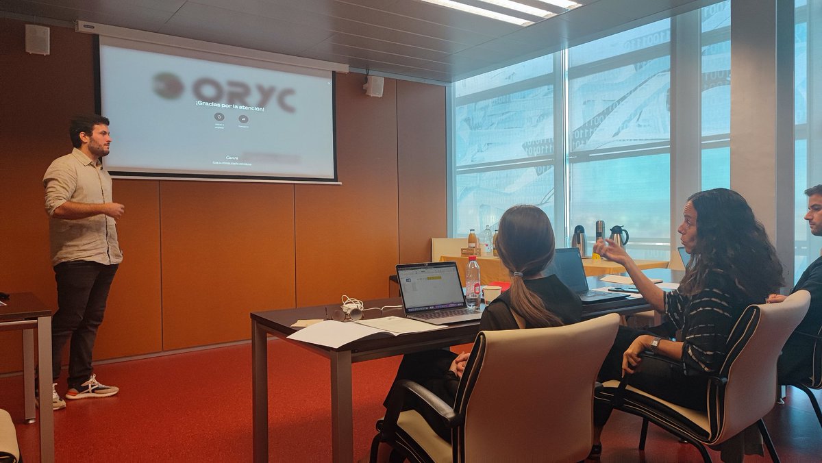 Iniciamos la jornada de presentación de candidaturas en <a href="/IDEASUPV/">IDEAS UPV</a> del #Concurso5UCVStartup. Daniel Cardin, de #Oryc es el primer proyecto en presentar en la categoría Junior.