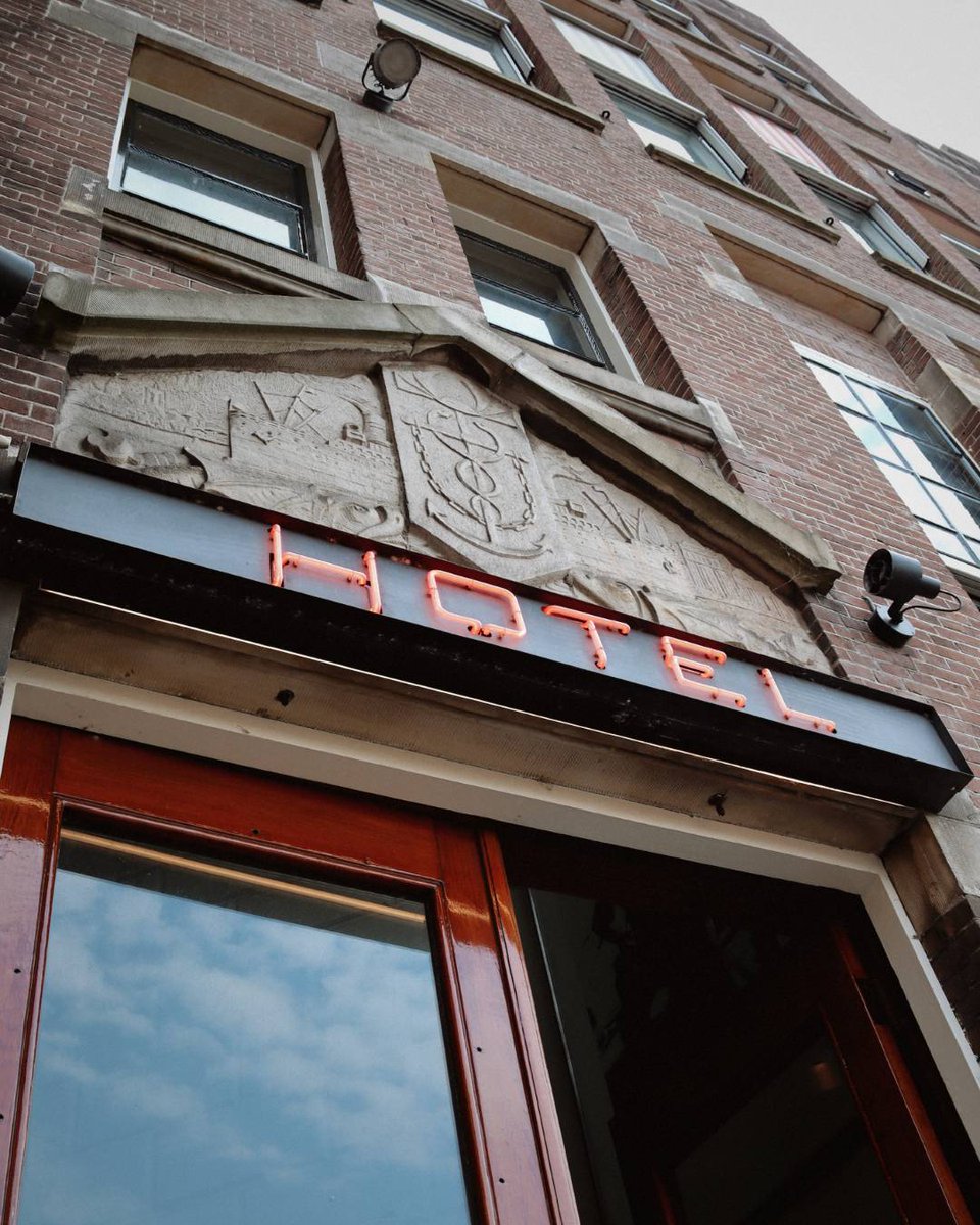 "Entering a good hotel feels like a hug after a long journey."

#hotel #verblijf #gezelligsamen #rotterdam010 #escape #reizennederland #gebouw #hotelstay #nederlandontdekt #genieten #gebouwenfotografie #rotterdammakeithappen #rotterdamhotspots #hoteldesign #rotterdamvantoen