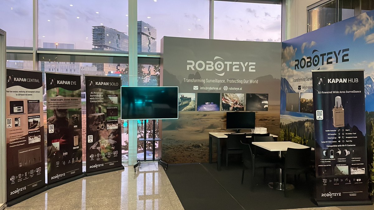 RobotEye tweet media